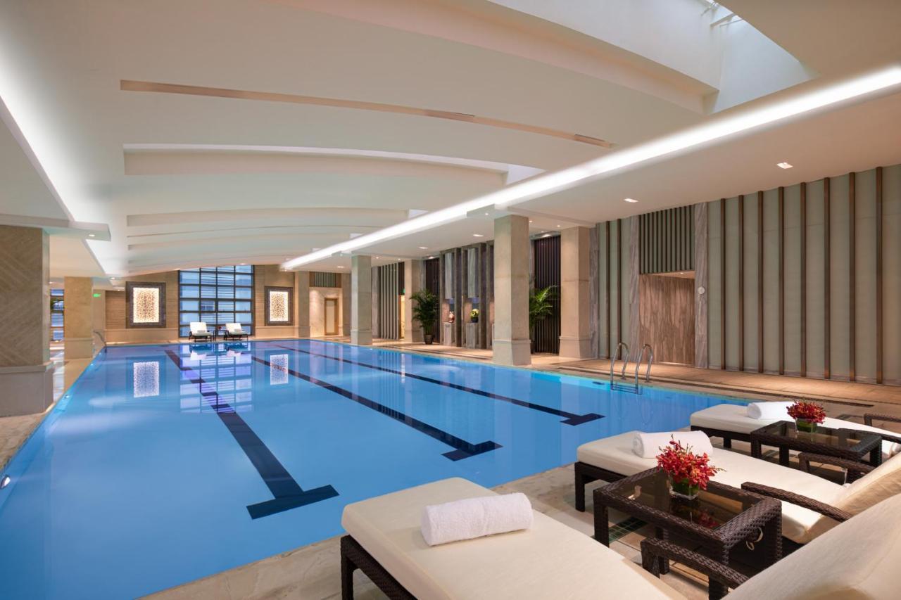 上海南新雅皇冠假日酒店 外观 照片 The pool at the spa
