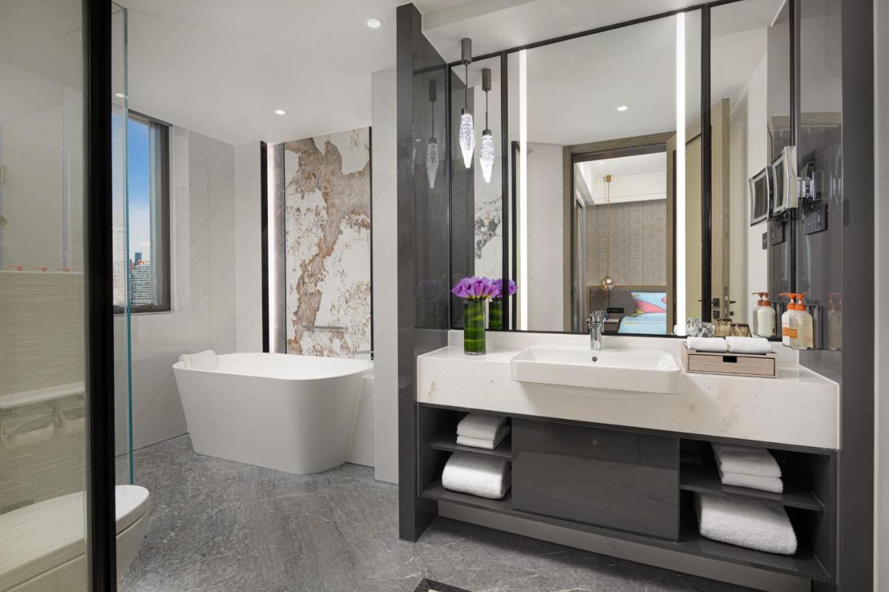 上海南新雅皇冠假日酒店 外观 照片 Bathroom